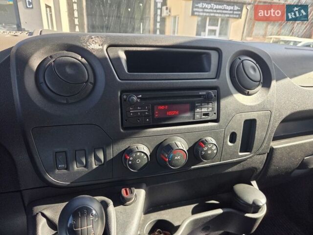 Белый Рено Мастер, объемом двигателя 2.3 л и пробегом 190 тыс. км за 18700 $, фото 7 на Automoto.ua