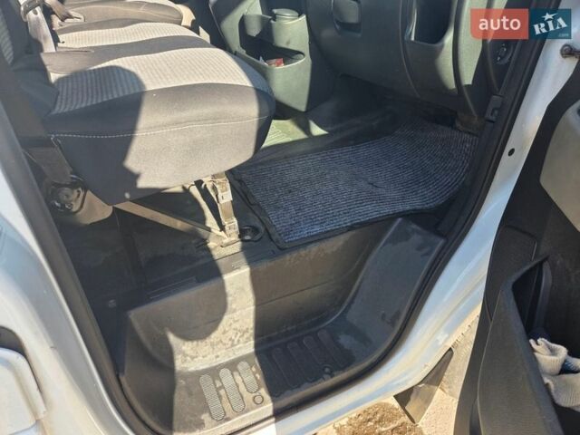 Белый Рено Мастер, объемом двигателя 2.3 л и пробегом 190 тыс. км за 18700 $, фото 17 на Automoto.ua