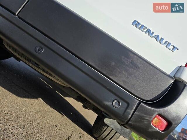 Белый Рено Мастер, объемом двигателя 2.3 л и пробегом 177 тыс. км за 19900 $, фото 16 на Automoto.ua