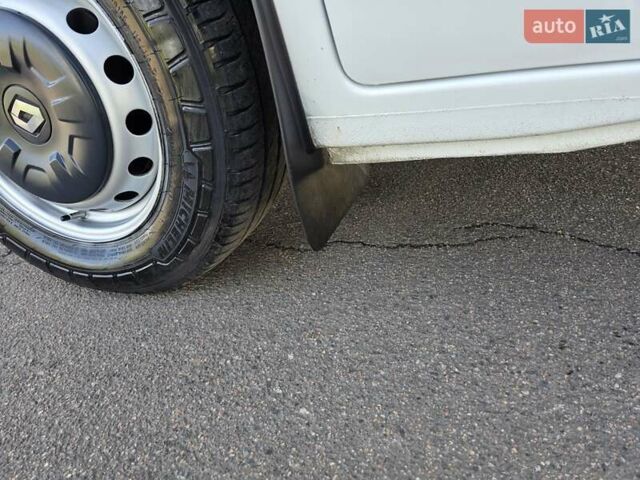 Белый Рено Мастер, объемом двигателя 2.3 л и пробегом 177 тыс. км за 19900 $, фото 31 на Automoto.ua