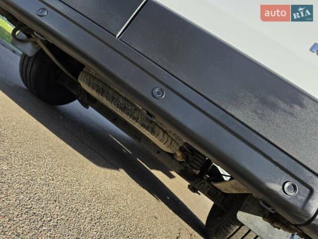 Белый Рено Мастер, объемом двигателя 2.3 л и пробегом 177 тыс. км за 19900 $, фото 15 на Automoto.ua