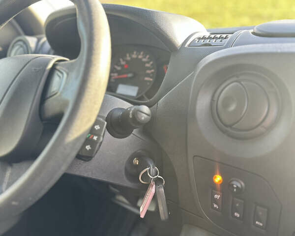 Белый Рено Мастер, объемом двигателя 2.3 л и пробегом 325 тыс. км за 18300 $, фото 8 на Automoto.ua