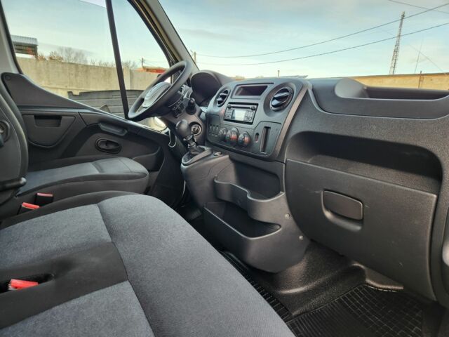 Белый Рено Мастер, объемом двигателя 2.3 л и пробегом 235 тыс. км за 15900 $, фото 5 на Automoto.ua