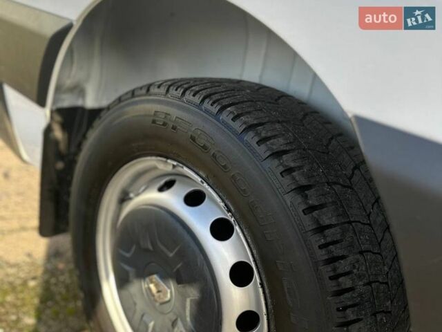 Білий Рено Мастєр, об'ємом двигуна 2.3 л та пробігом 330 тис. км за 17800 $, фото 28 на Automoto.ua