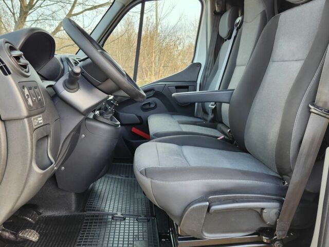 Белый Рено Мастер, объемом двигателя 2.3 л и пробегом 235 тыс. км за 15900 $, фото 4 на Automoto.ua