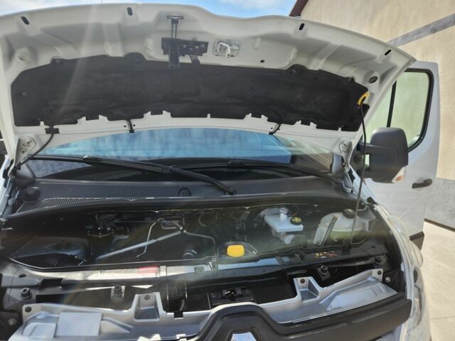 Белый Рено Мастер, объемом двигателя 2.3 л и пробегом 187 тыс. км за 16999 $, фото 7 на Automoto.ua