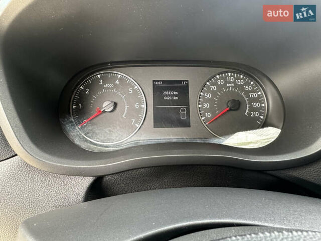 Белый Рено Мастер, объемом двигателя 2.3 л и пробегом 290 тыс. км за 23900 $, фото 20 на Automoto.ua