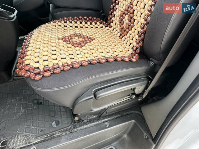 Белый Рено Мастер, объемом двигателя 2.3 л и пробегом 290 тыс. км за 23900 $, фото 18 на Automoto.ua