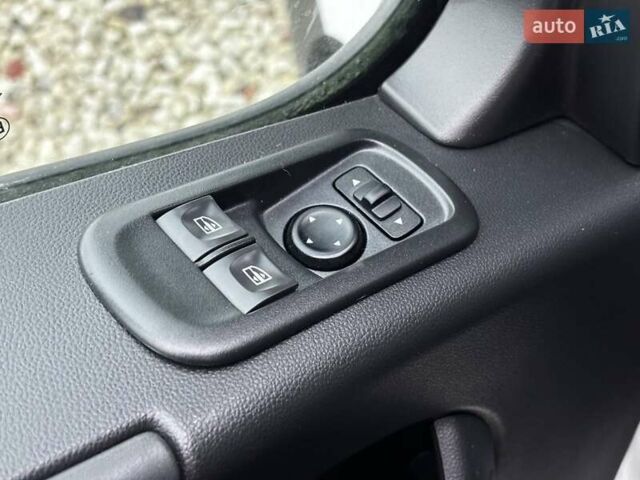 Білий Рено Мастєр, об'ємом двигуна 2.3 л та пробігом 216 тис. км за 19700 $, фото 22 на Automoto.ua