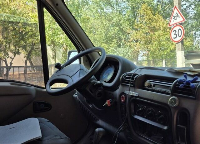 Білий Рено Мастєр, об'ємом двигуна 2.8 л та пробігом 426 тис. км за 2000 $, фото 7 на Automoto.ua