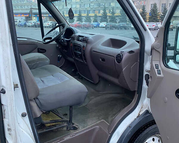 Белый Рено Мастер, объемом двигателя 2.19 л и пробегом 500 тыс. км за 4000 $, фото 10 на Automoto.ua