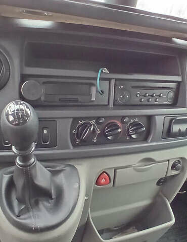 Белый Рено Мастер, объемом двигателя 2.5 л и пробегом 280 тыс. км за 7500 $, фото 2 на Automoto.ua