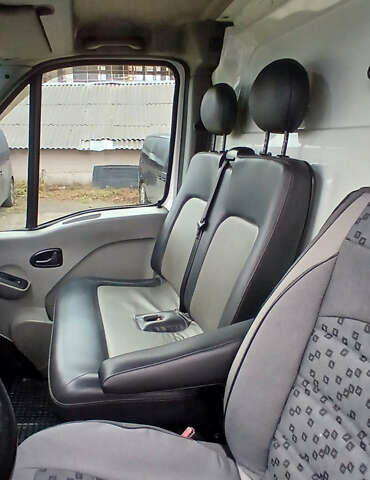 Белый Рено Мастер, объемом двигателя 2.5 л и пробегом 280 тыс. км за 7500 $, фото 5 на Automoto.ua