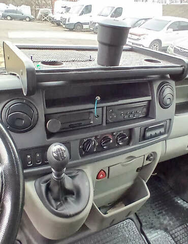 Белый Рено Мастер, объемом двигателя 2.5 л и пробегом 280 тыс. км за 7500 $, фото 3 на Automoto.ua