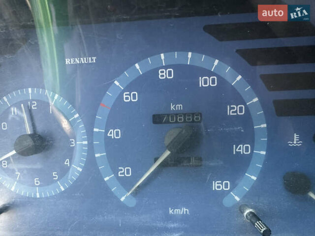 Белый Рено Мастер, объемом двигателя 2.5 л и пробегом 471 тыс. км за 3499 $, фото 11 на Automoto.ua