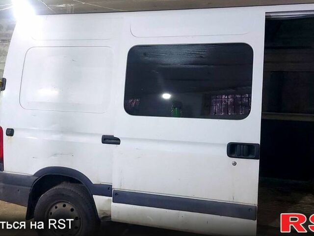 Белый Рено Мастер, объемом двигателя 3 л и пробегом 460 тыс. км за 8500 $, фото 2 на Automoto.ua