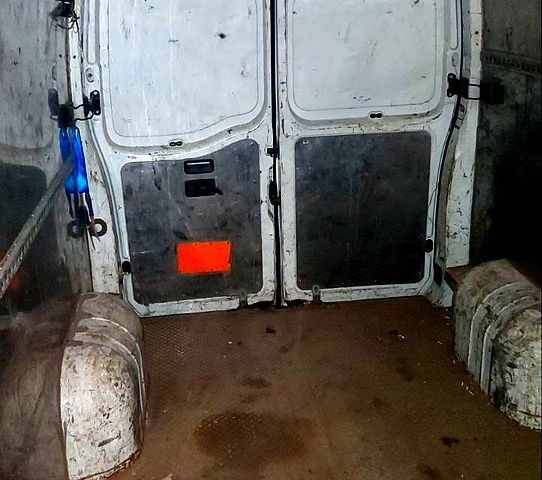 Белый Рено Мастер, объемом двигателя 3 л и пробегом 460 тыс. км за 8500 $, фото 3 на Automoto.ua