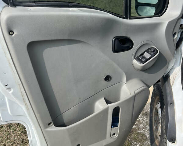 Білий Рено Мастєр, об'ємом двигуна 2.46 л та пробігом 312 тис. км за 6000 $, фото 19 на Automoto.ua