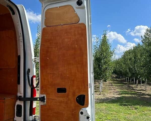 Белый Рено Мастер, объемом двигателя 2.3 л и пробегом 300 тыс. км за 11000 $, фото 4 на Automoto.ua