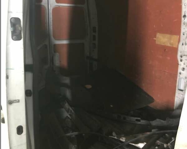 Белый Рено Мастер, объемом двигателя 2.3 л и пробегом 650 тыс. км за 3900 $, фото 5 на Automoto.ua