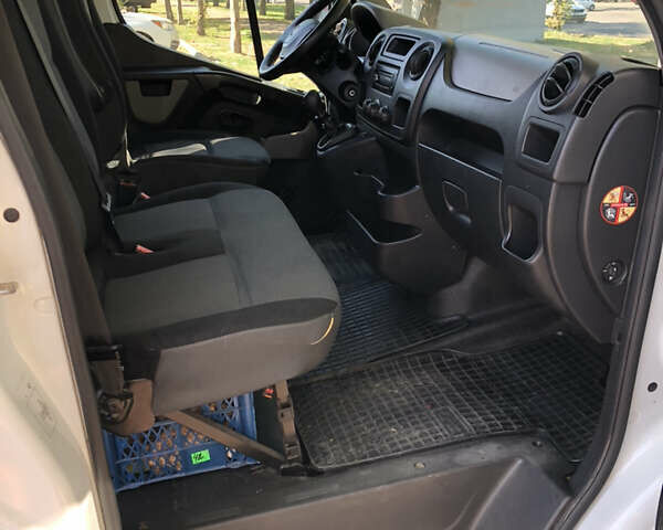 Белый Рено Мастер, объемом двигателя 2.3 л и пробегом 380 тыс. км за 13000 $, фото 8 на Automoto.ua