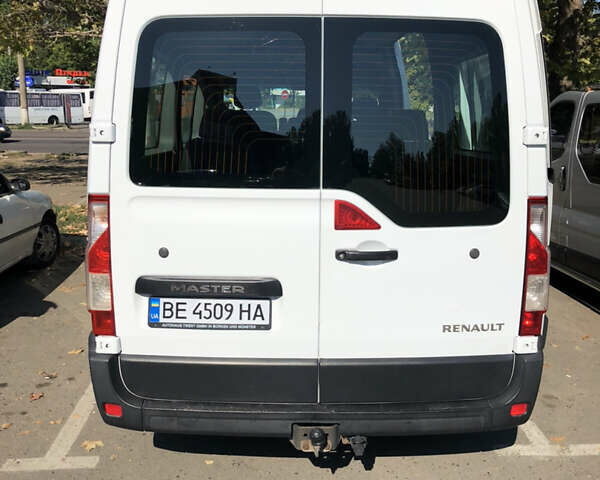 Белый Рено Мастер, объемом двигателя 2.3 л и пробегом 380 тыс. км за 13000 $, фото 4 на Automoto.ua