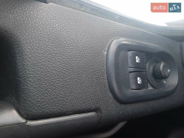 Белый Рено Мастер, объемом двигателя 2.3 л и пробегом 550 тыс. км за 16500 $, фото 4 на Automoto.ua