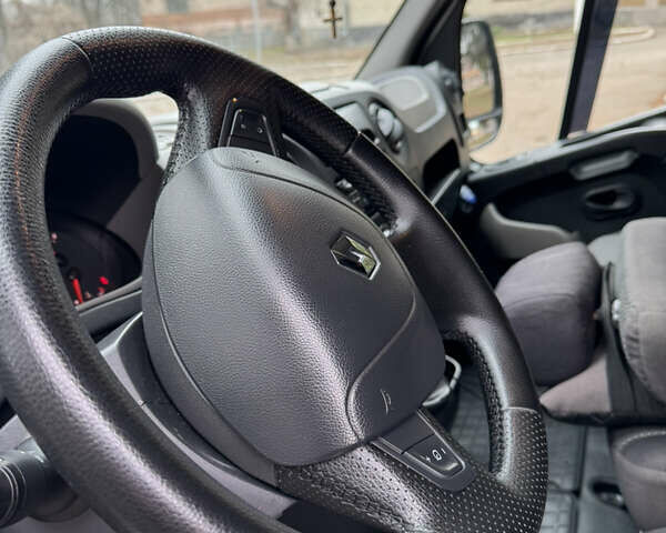 Белый Рено Мастер, объемом двигателя 2.3 л и пробегом 500 тыс. км за 16500 $, фото 20 на Automoto.ua
