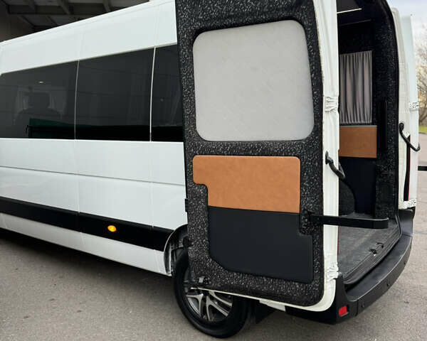 Рено Мастер 2015 в Киеве на Automoto.ua Белый Рено Мастер, объемом двигателя 2.3 л и пробегом 519 тыс. км за 16500 $, фото 37 на Automoto.ua