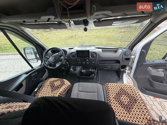 Белый Рено Мастер, объемом двигателя 2.3 л и пробегом 602 тыс. км за 13500 $, фото 9 на Automoto.ua