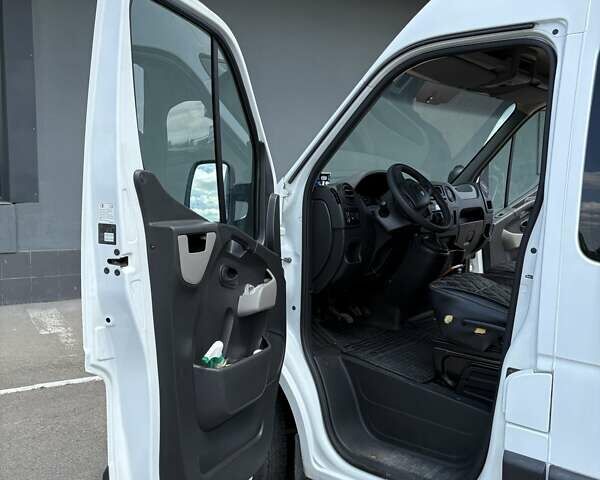 Белый Рено Мастер, объемом двигателя 2.3 л и пробегом 238 тыс. км за 14800 $, фото 5 на Automoto.ua