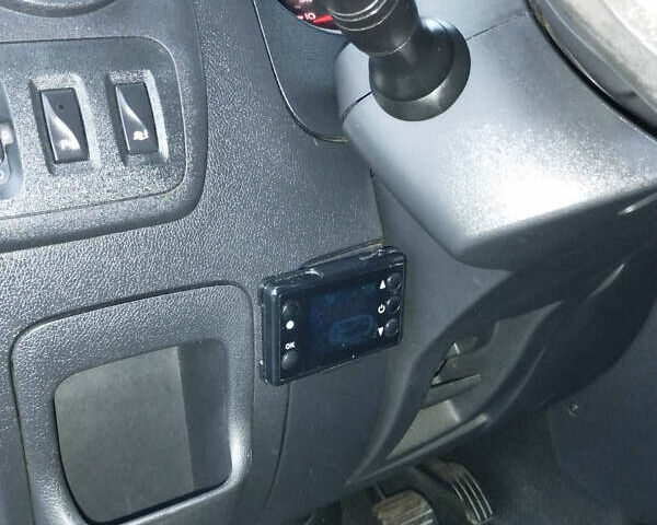 Белый Рено Мастер, объемом двигателя 2.3 л и пробегом 440 тыс. км за 12999 $, фото 4 на Automoto.ua