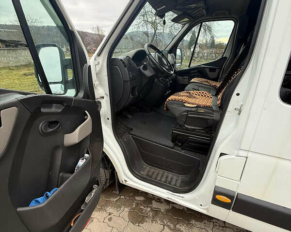 Белый Рено Мастер, объемом двигателя 2.3 л и пробегом 602 тыс. км за 13500 $, фото 2 на Automoto.ua