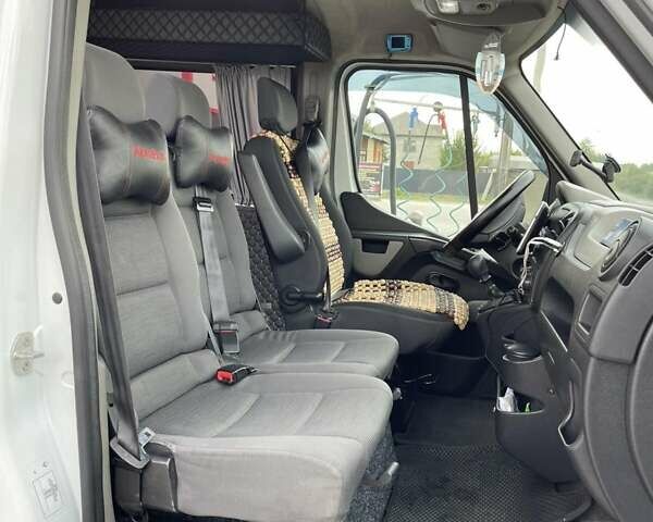 Белый Рено Мастер, объемом двигателя 2.3 л и пробегом 600 тыс. км за 16000 $, фото 3 на Automoto.ua