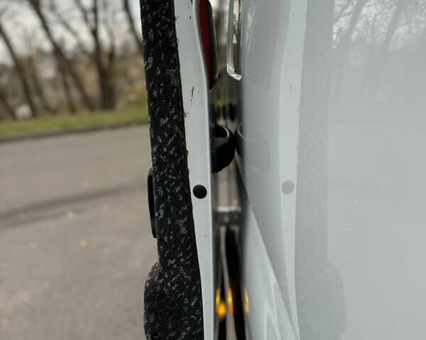 Рено Мастер 2015 в Киеве на Automoto.ua Белый Рено Мастер, объемом двигателя 2.3 л и пробегом 519 тыс. км за 16500 $, фото 36 на Automoto.ua