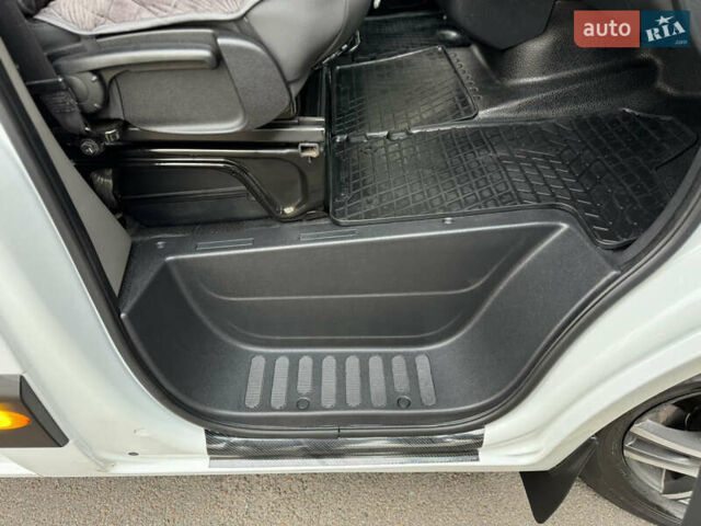 Рено Мастер 2015 в Киеве на Automoto.ua Белый Рено Мастер, объемом двигателя 2.3 л и пробегом 519 тыс. км за 16500 $, фото 69 на Automoto.ua