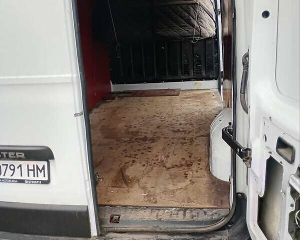 Белый Рено Мастер, объемом двигателя 0 л и пробегом 350 тыс. км за 12500 $, фото 5 на Automoto.ua