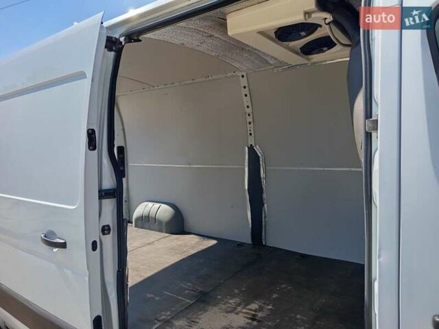 Белый Рено Мастер, объемом двигателя 0 л и пробегом 420 тыс. км за 16000 $, фото 1 на Automoto.ua