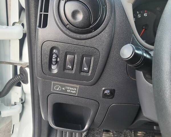 Белый Рено Мастер, объемом двигателя 2 л и пробегом 185 тыс. км за 17900 $, фото 23 на Automoto.ua