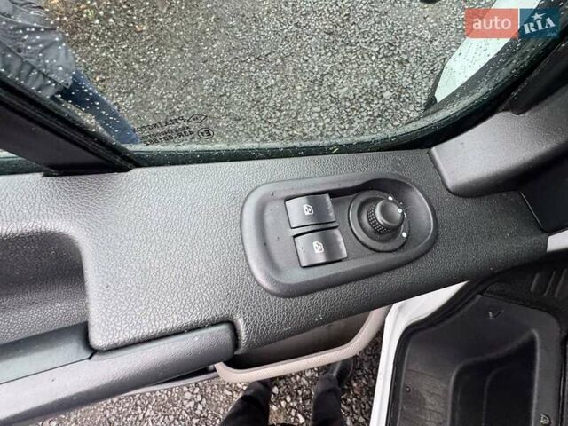 Белый Рено Мастер, объемом двигателя 2.3 л и пробегом 336 тыс. км за 20467 $, фото 18 на Automoto.ua