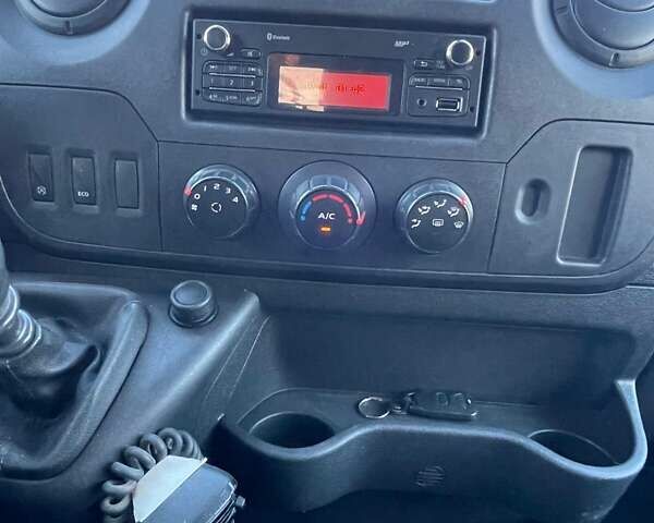 Белый Рено Мастер, объемом двигателя 2.3 л и пробегом 302 тыс. км за 18300 $, фото 14 на Automoto.ua