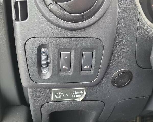 Белый Рено Мастер, объемом двигателя 2.3 л и пробегом 185 тыс. км за 18800 $, фото 61 на Automoto.ua