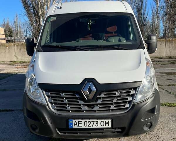 Белый Рено Мастер, объемом двигателя 2.3 л и пробегом 302 тыс. км за 18300 $, фото 1 на Automoto.ua