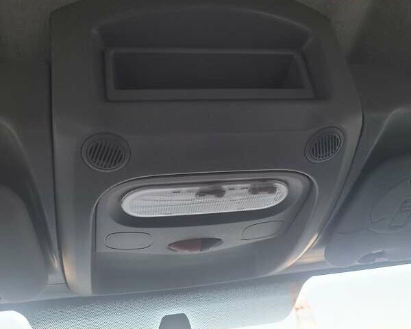 Белый Рено Мастер, объемом двигателя 2 л и пробегом 185 тыс. км за 17900 $, фото 5 на Automoto.ua