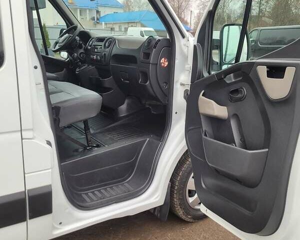 Белый Рено Мастер, объемом двигателя 2.3 л и пробегом 185 тыс. км за 18800 $, фото 57 на Automoto.ua