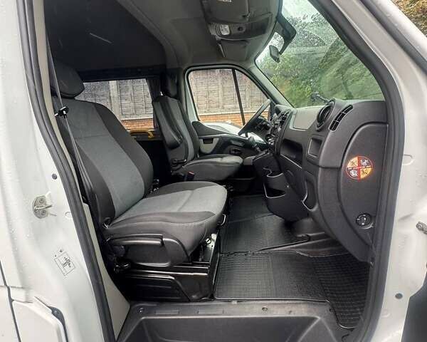 Белый Рено Мастер, объемом двигателя 2.3 л и пробегом 336 тыс. км за 20467 $, фото 23 на Automoto.ua