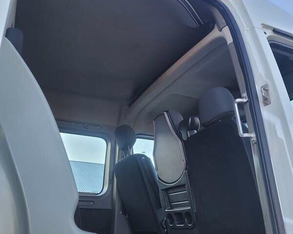 Белый Рено Мастер, объемом двигателя 2 л и пробегом 185 тыс. км за 17900 $, фото 32 на Automoto.ua