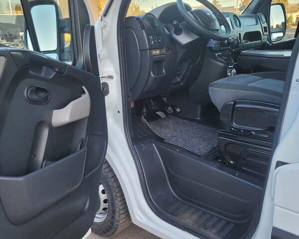 Белый Рено Мастер, объемом двигателя 2 л и пробегом 185 тыс. км за 17900 $, фото 26 на Automoto.ua