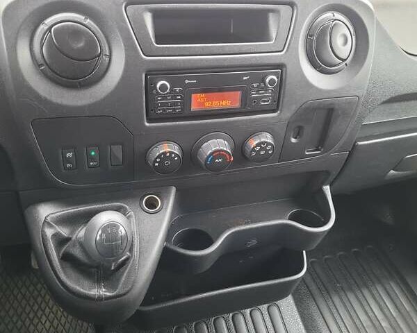 Белый Рено Мастер, объемом двигателя 2.3 л и пробегом 185 тыс. км за 18800 $, фото 63 на Automoto.ua