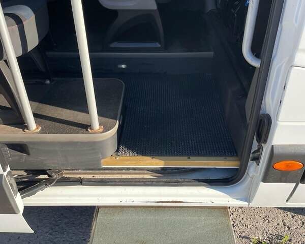 Белый Рено Мастер, объемом двигателя 2.3 л и пробегом 302 тыс. км за 18300 $, фото 12 на Automoto.ua